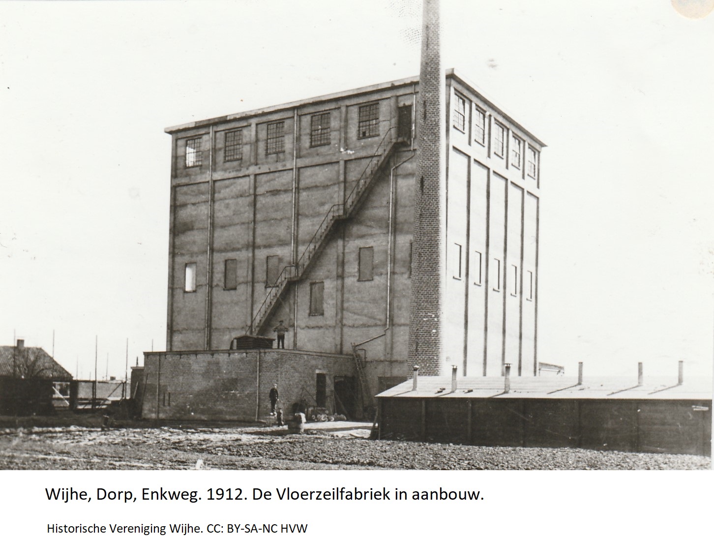 Wijhe, Dorp, Enkweg. 1912. De Vloerzeilfabriek in aanbouw.