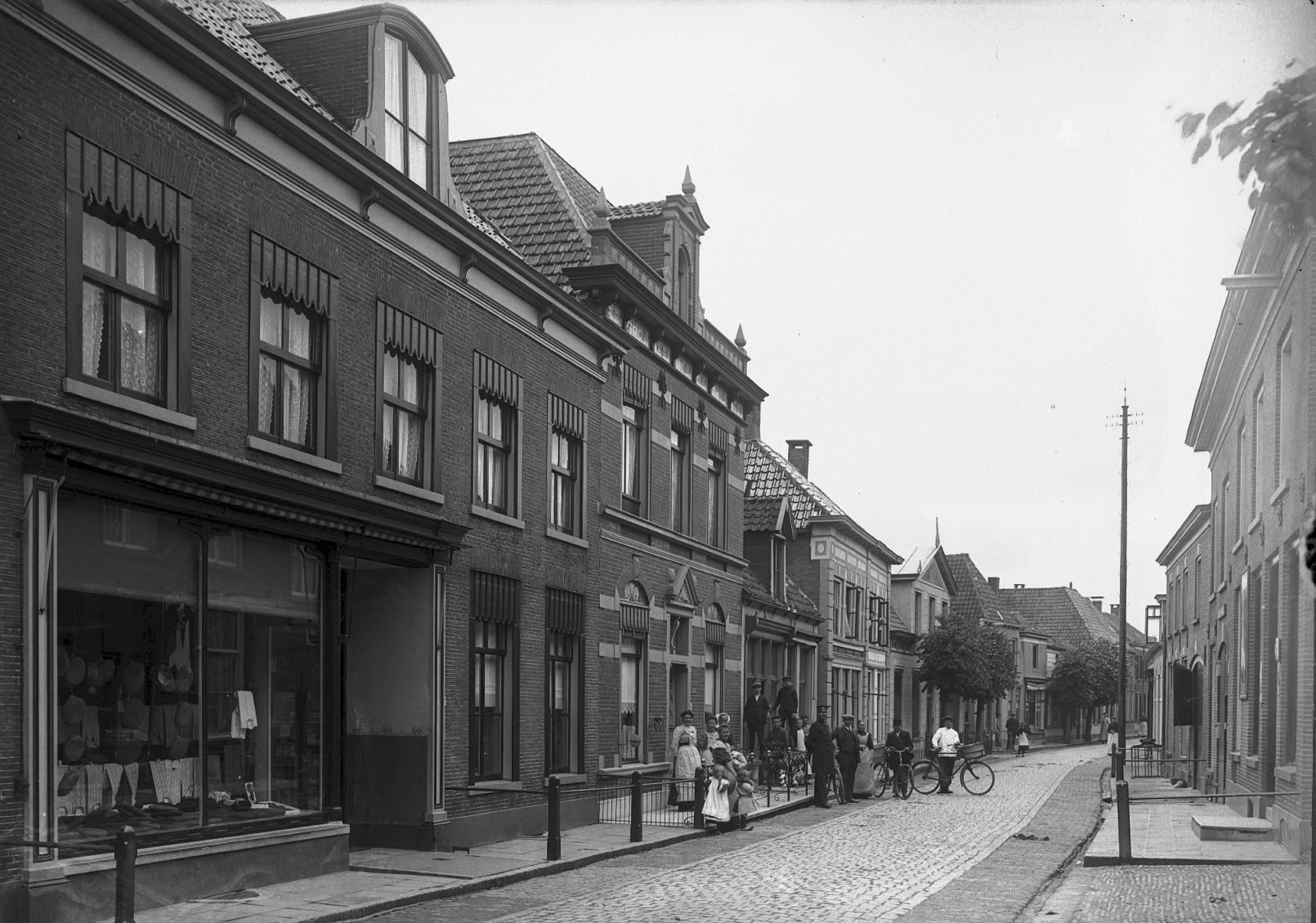 Wijhe, Dorp, Langstraat. Van Dillen, Dorpswaag