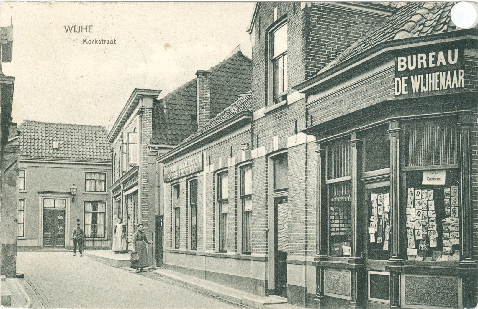 Wijhe, Dorp, Kerkstraat. De drukkerij, boekbinderij en boekhandel van van Dillen voordat de boekhandel naar de Langstraat ging.