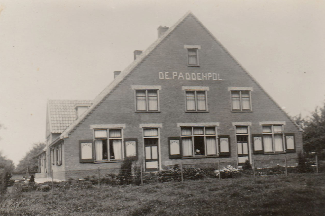 Wijhe, Wijnvoorden, Rijksstraatweg 5. Boerderij "De Paddenpol".